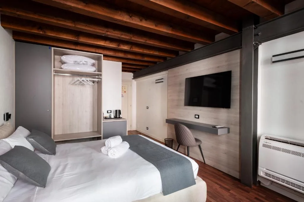 GuestHost – Santo 86 Luxury Rooms