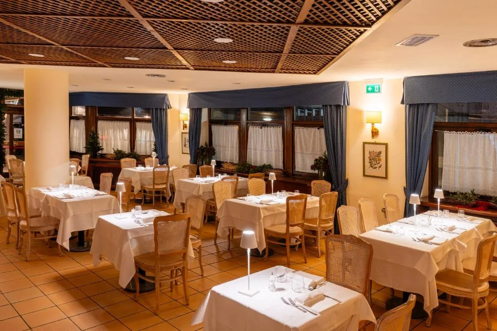 Hotel Alaska Cortina