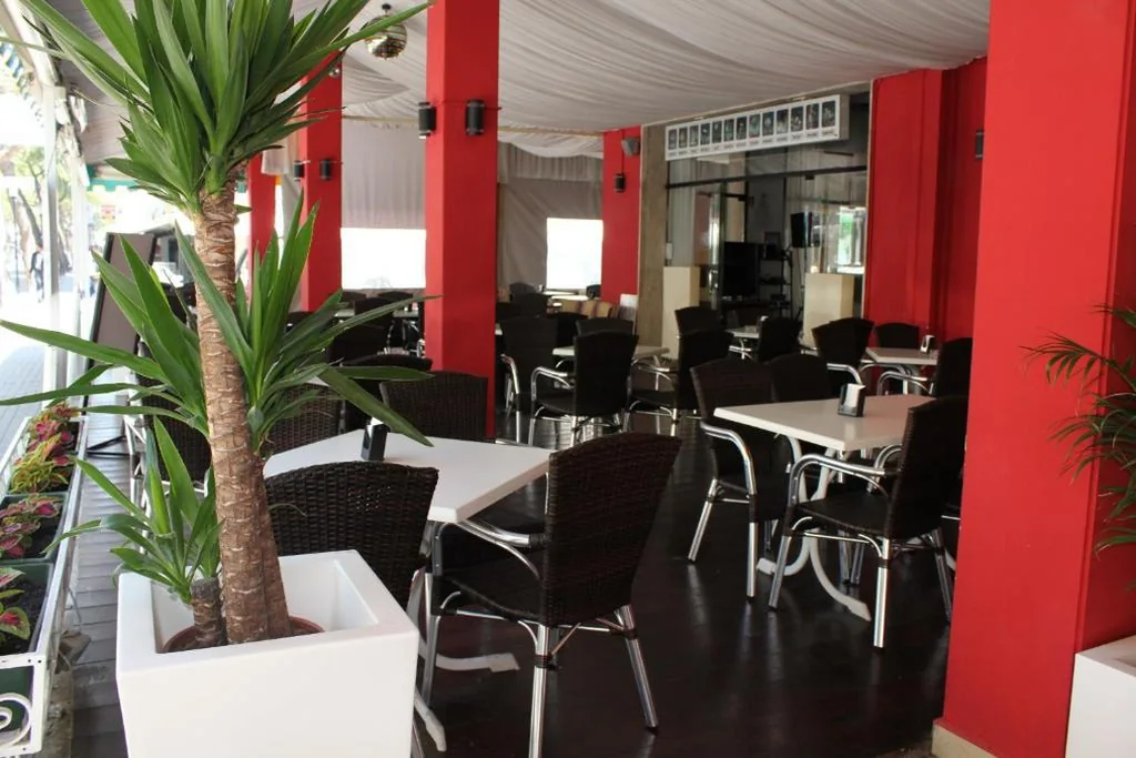 Hotel AMALFI & Restaurant Karaoke Bar — foto 5