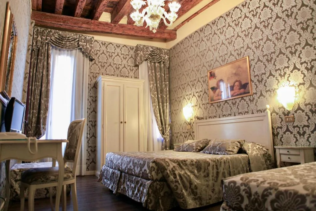 Hotel Bridge