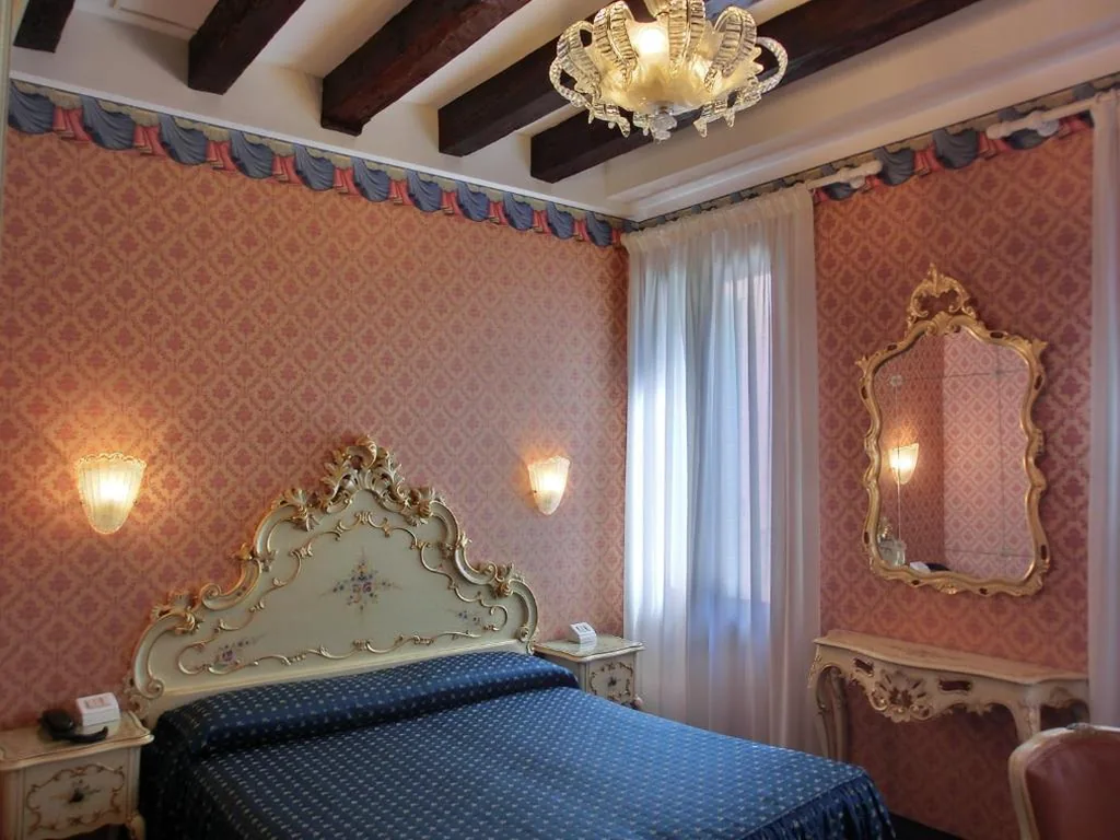 Hotel Diana