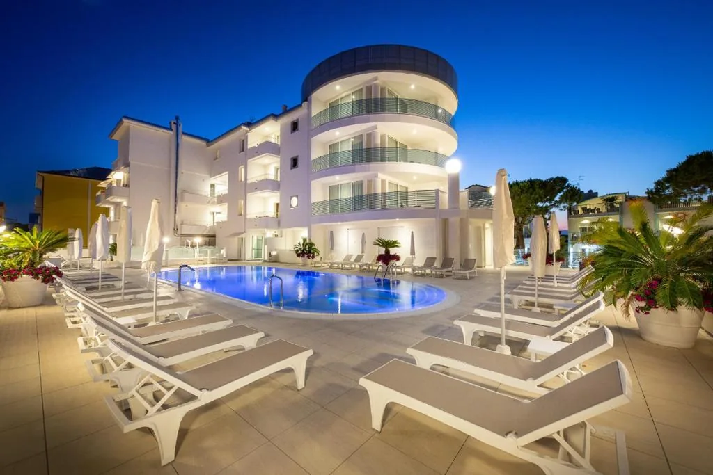 International Beach Hotel — foto 3