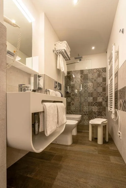 Junior Suite (2 Adulti) — Hotel Ambassador