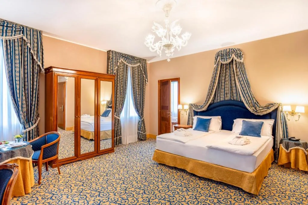 Junior Suite (3 Adulti) — Hotel Al Ponte Dei Sospiri