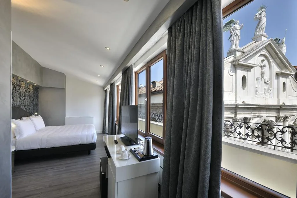 Junior Suite — Al Theatro Palace