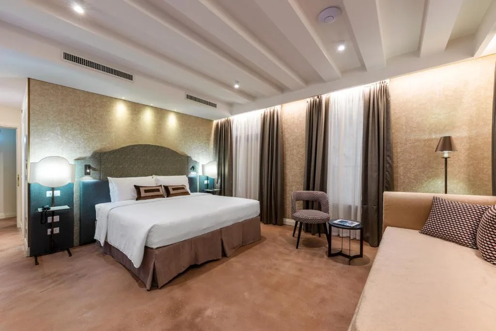 Junior Suite with Balcony — Acca Hotel