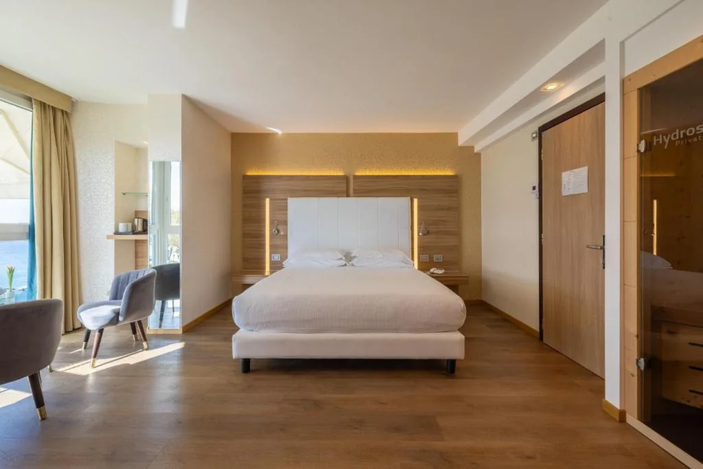Junior Suite con Balcone e Sauna — Kriss Internazionale Hotel