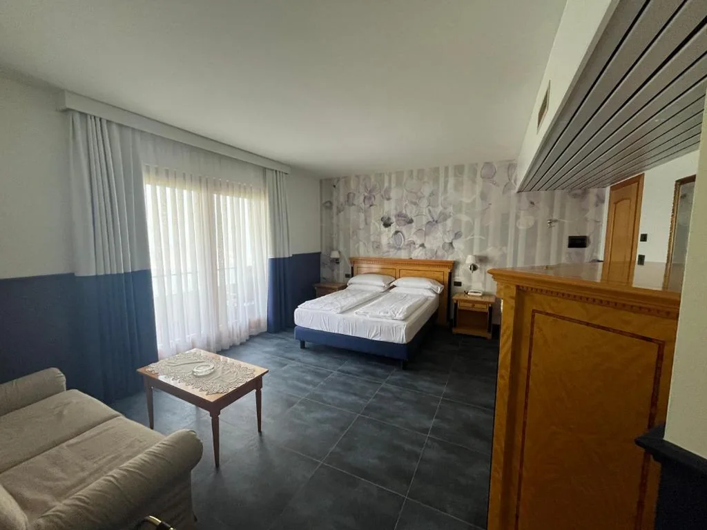 Junior Suite con Balcone e Vista Lago — Villa Selene