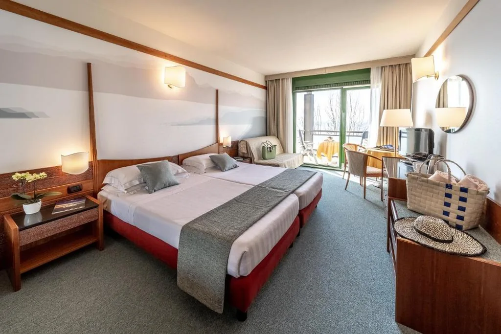 Junior Suite with Balcony — Hotel Du Lac et Bellevue