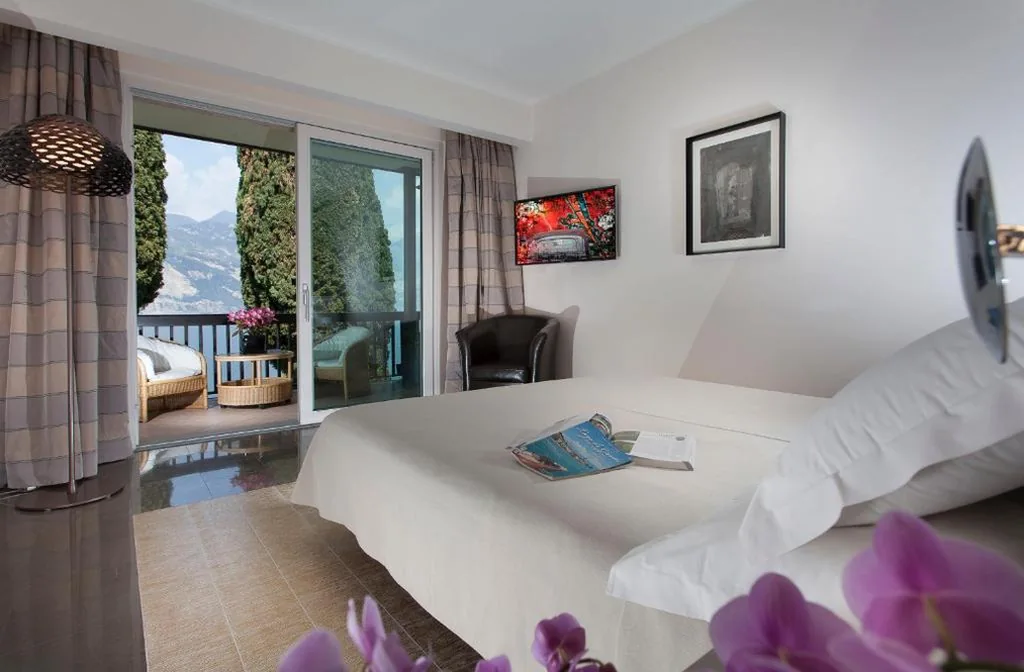 Junior Suite with Balcony/Terrace and Lake View — Bellevue San Lorenzo (Adults Only)