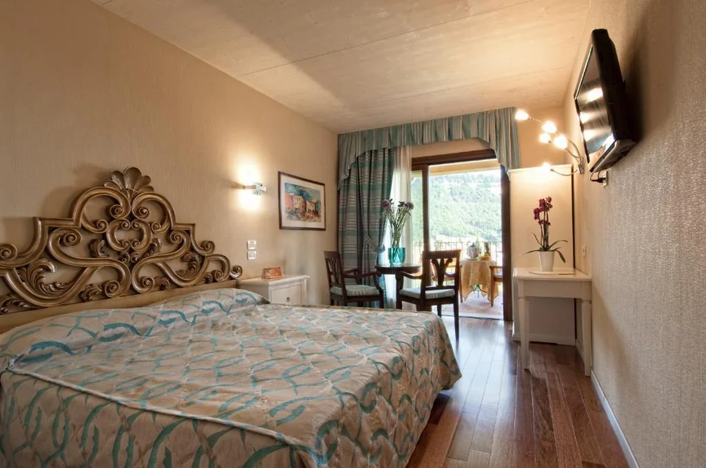 Junior Suite con Balcone — Villa Madrina Lovely and Dynamic Hotel