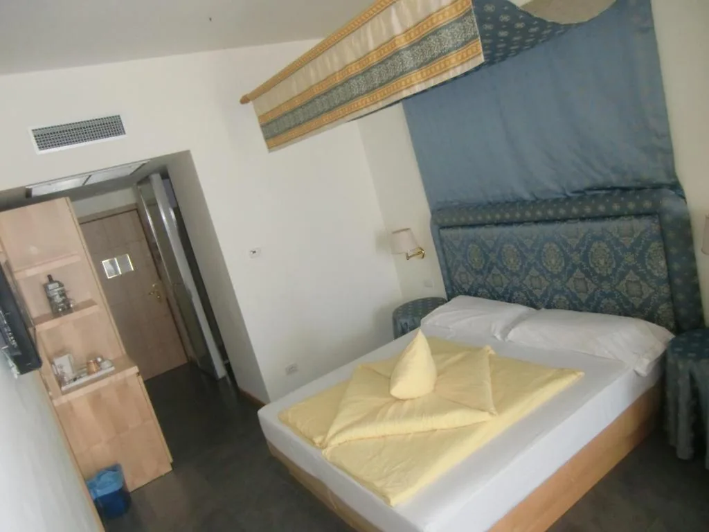 Junior Suite con Terrazza e Vista Lago — Beach Hotel Du Lac Malcesine