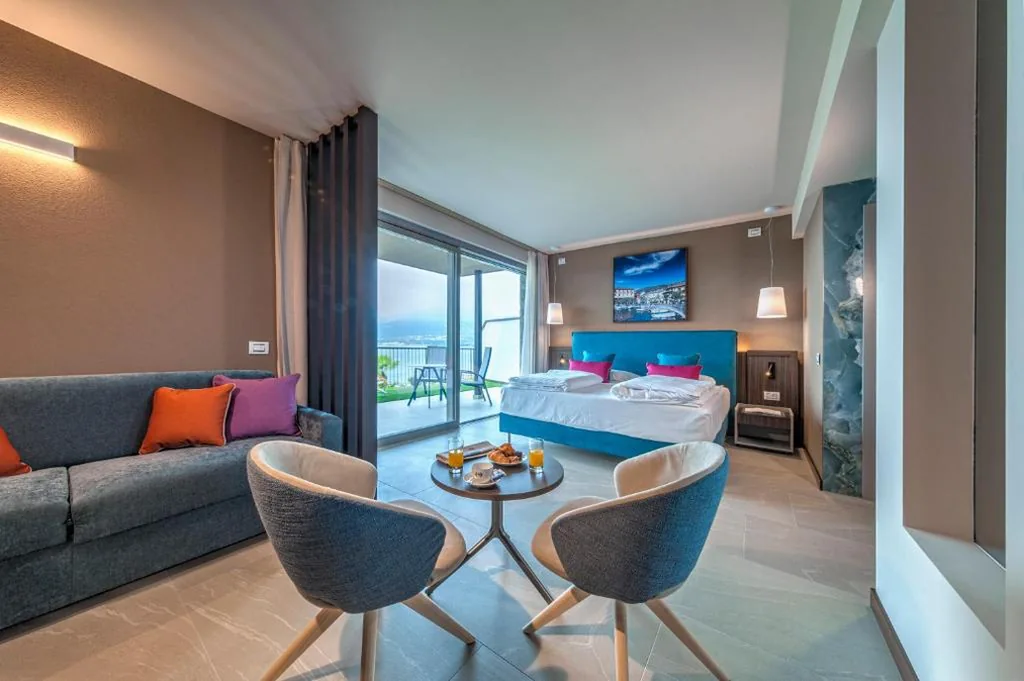 Junior Suite con Terrazza e Vista Lago — Sky View Garda Lake by Hotel Galvani