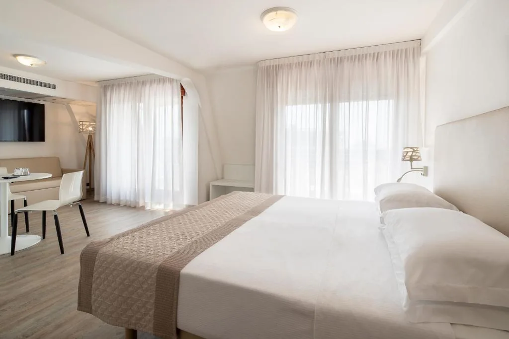 Junior Suite with Terrace — Fantinello Hotel