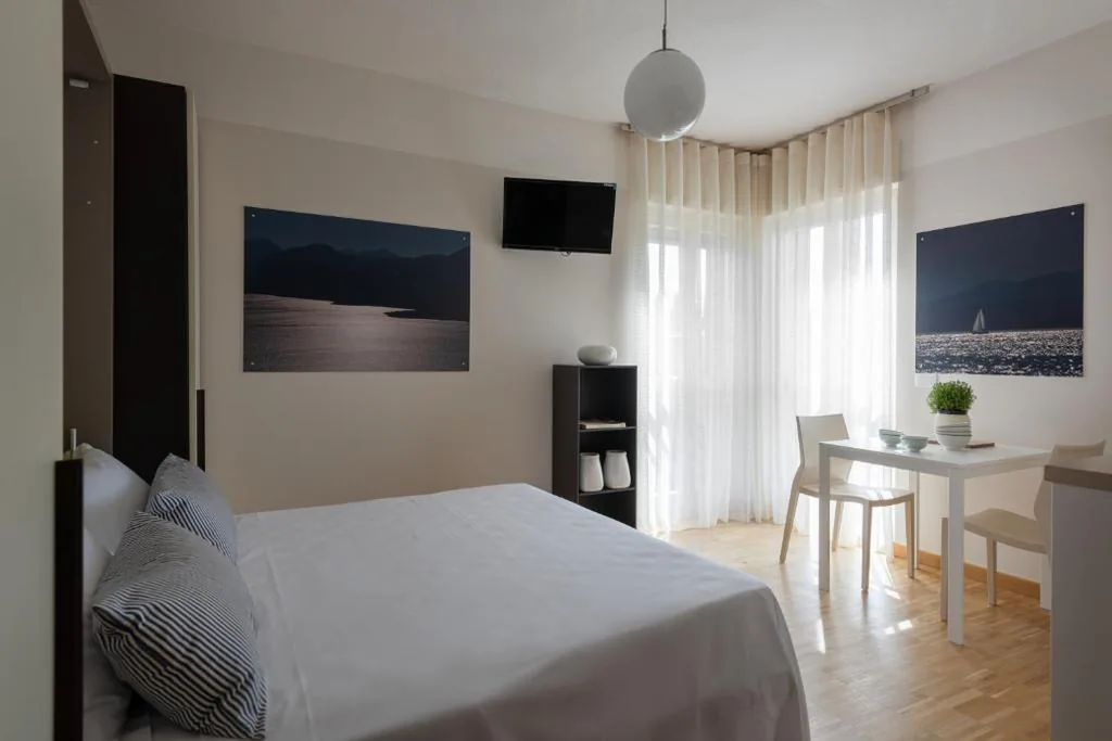 Junior Suite con Terrazza — Vialeromadodici Rooms & Apartments