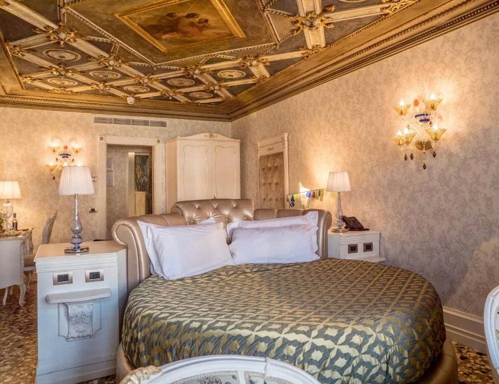 Junior Suite con Vista Canal Grande — EGO’ Boutique Hotel – The Silk Road