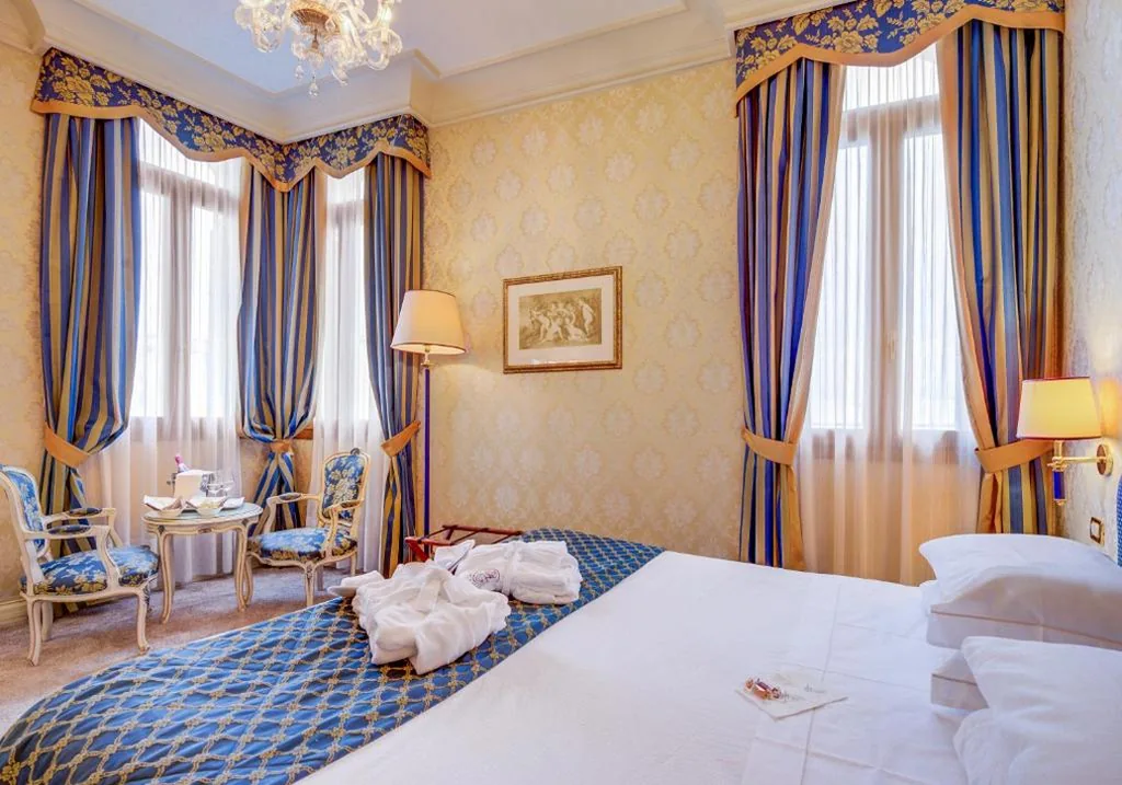 Junior Suite con Vista Canal Grande — Hotel Antiche Figure
