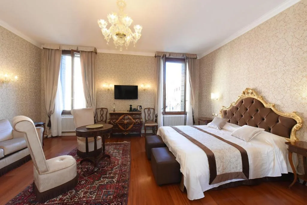 Junior Suite with Canal View — 40.17 SAN MARCO