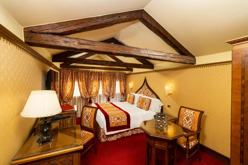 Junior Suite con Vista Canale — Ai Mori D’Oriente