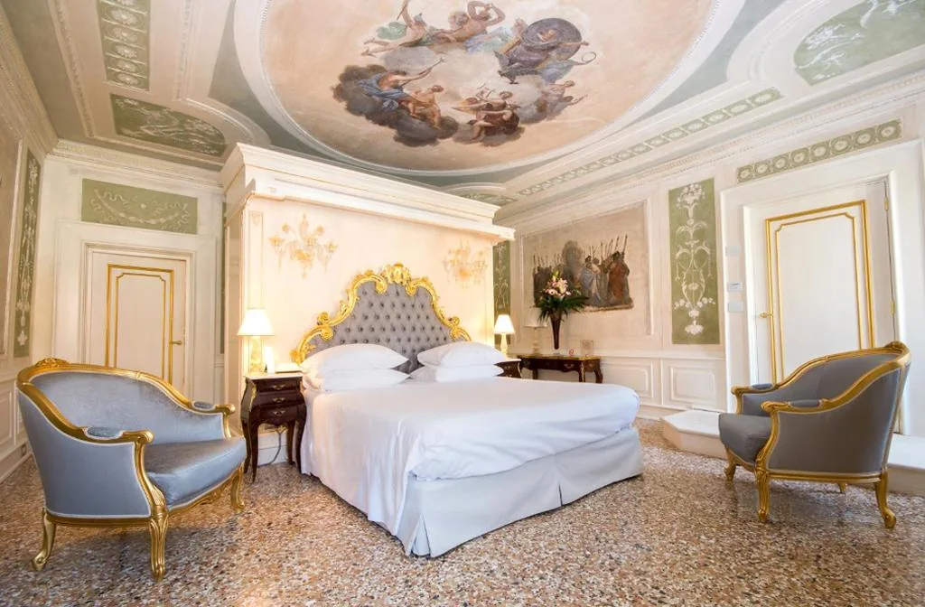 Junior Suite con Vista Canale — Ca’ Bonfadini Historic Experience