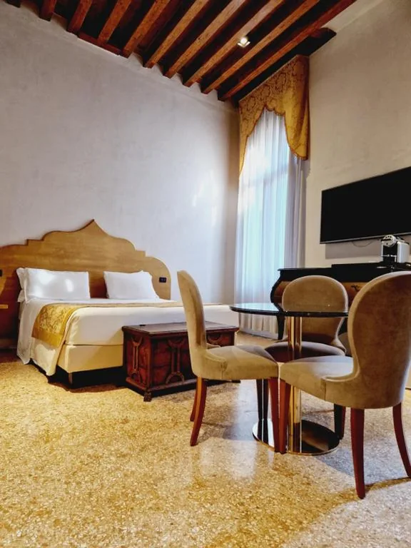 Junior Suite con Vista Canale — Ca’ Cappellis – Luxury B&B and Exclusive Apartments