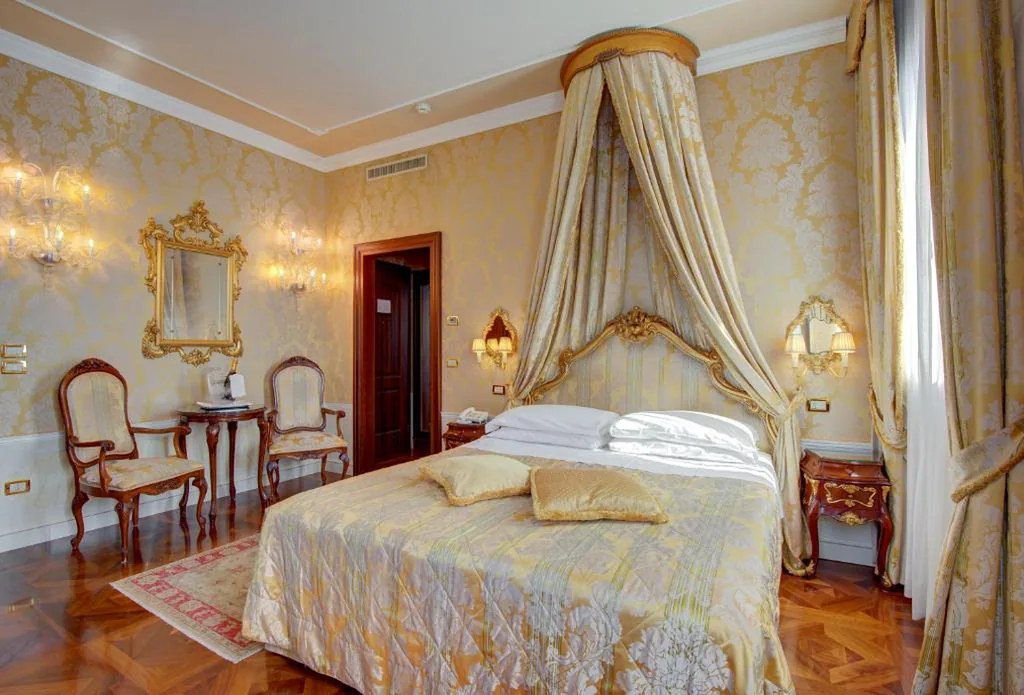 Junior Suite con Vista Canale — Canal Grande
