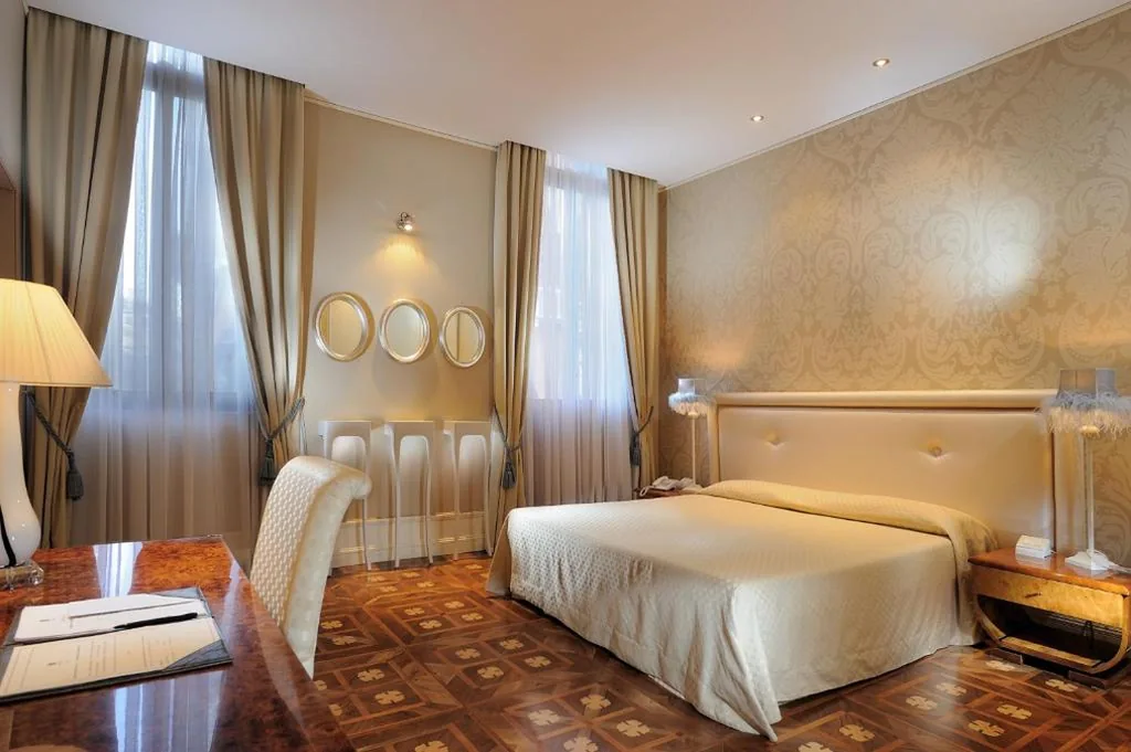 Junior Suite with Canal View — Hotel Ai Due Principi
