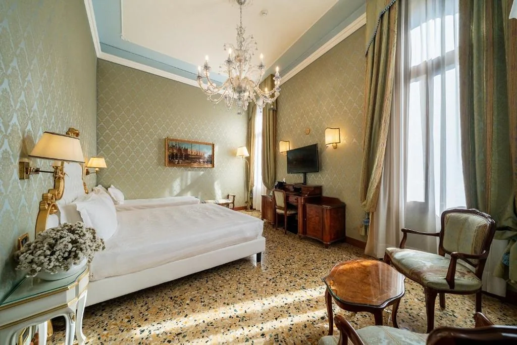 Junior Suite con Vista Canale — Hotel Colombina