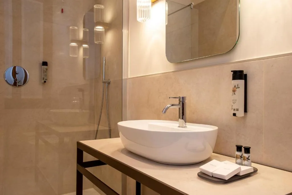Junior Suite with Canal View — Hotel de l’Alboro