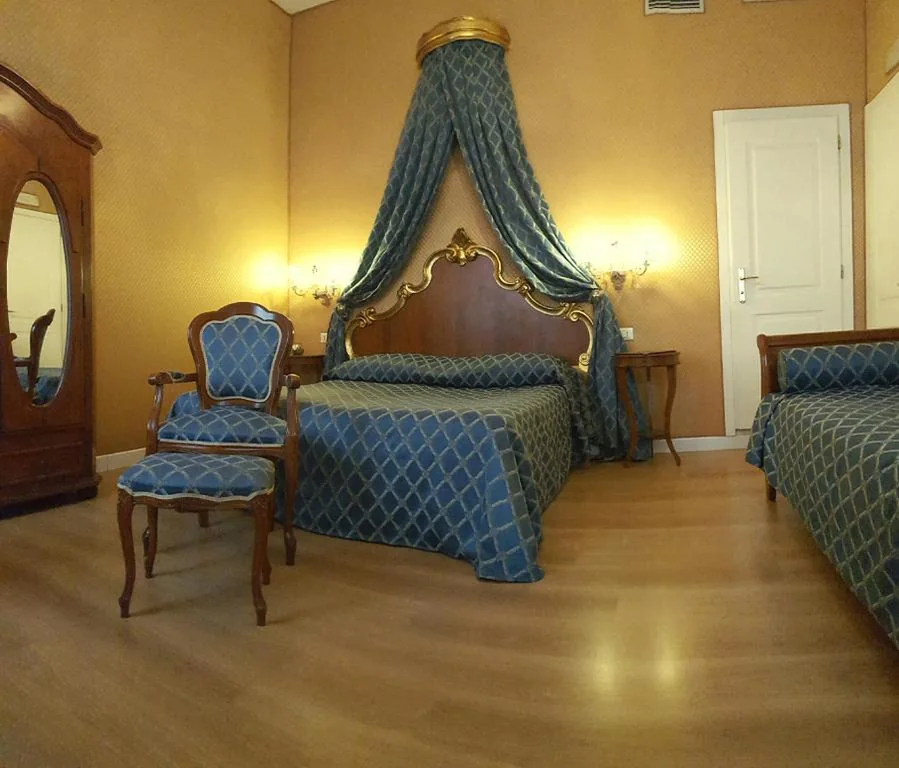 Junior Suite with Canal View — Hotel Locanda Canal