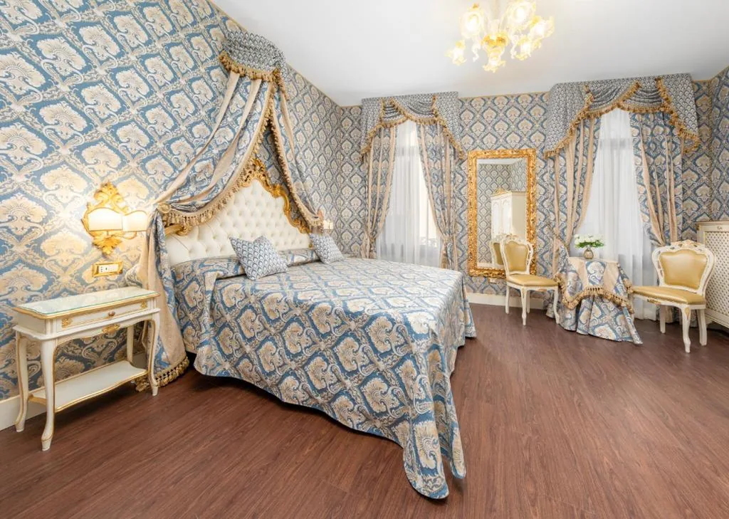Junior Suite con Vista Canale — La Veneziana Boutique Rooms