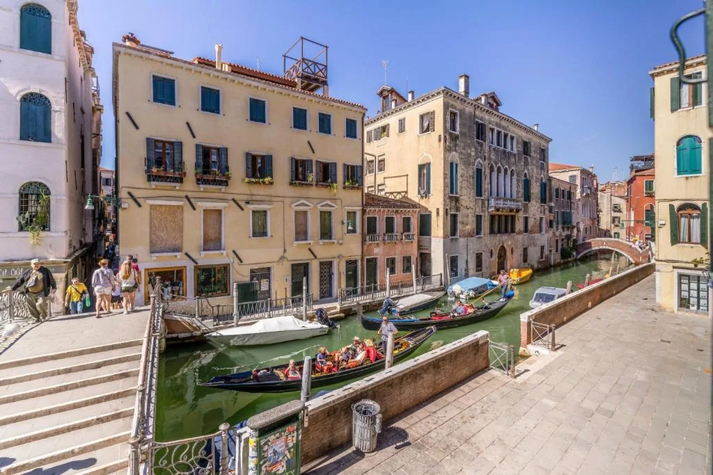 Junior Suite con Vista Canale — Palazzo San Firmino residenza storica all Suite Canal View