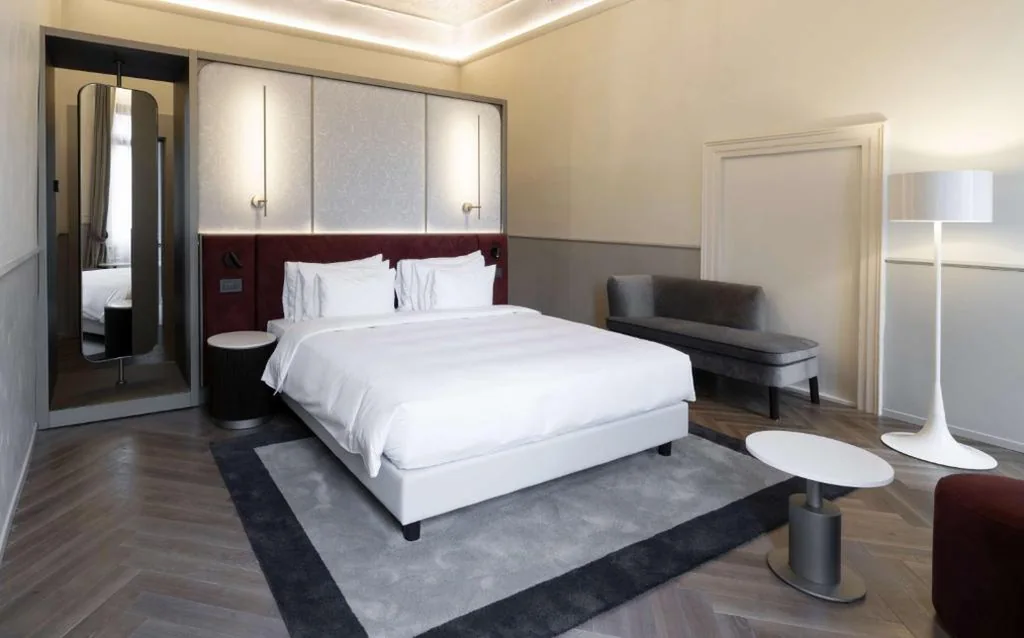 Junior Suite con Vista Canale — Radisson Collection Hotel, Palazzo Nani Venice
