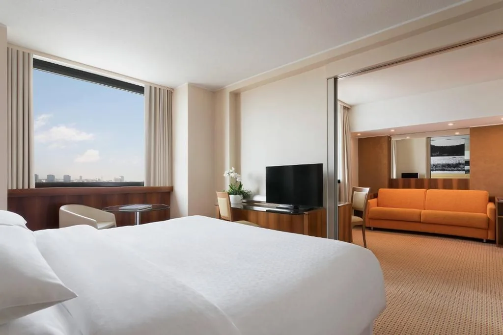 Junior Suite with City View — Four Points by Sheraton Padova