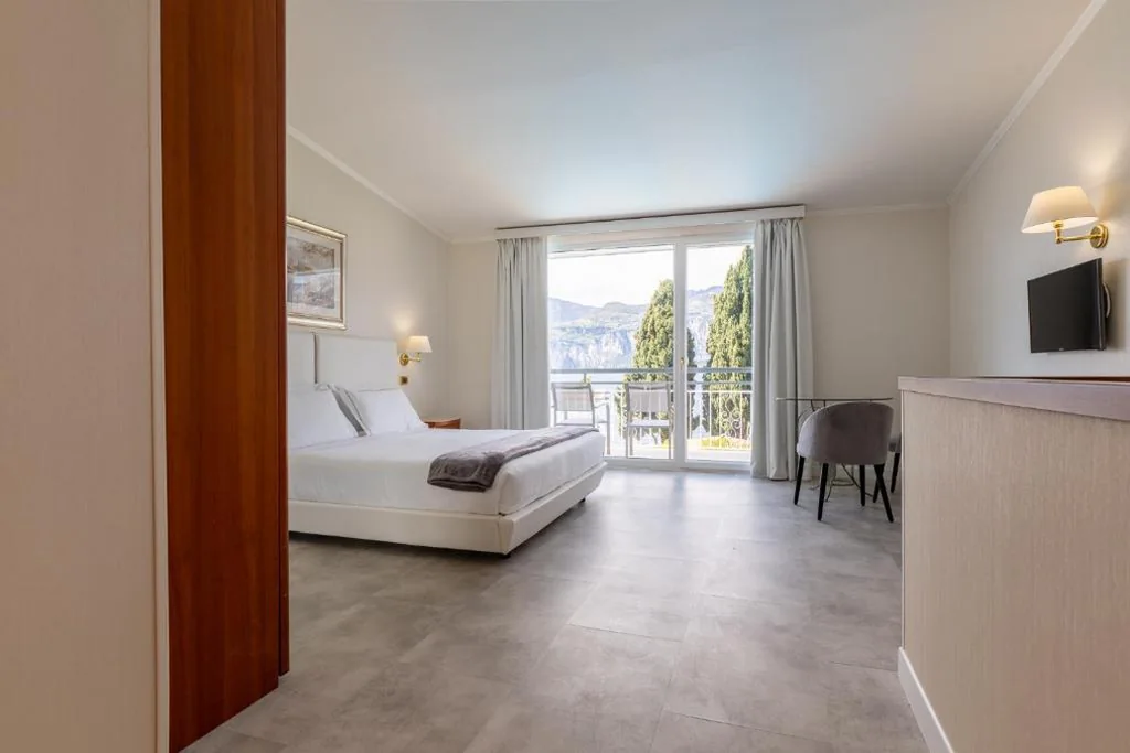 Junior Suite con Vista Lago — Hotel Excelsior Bay