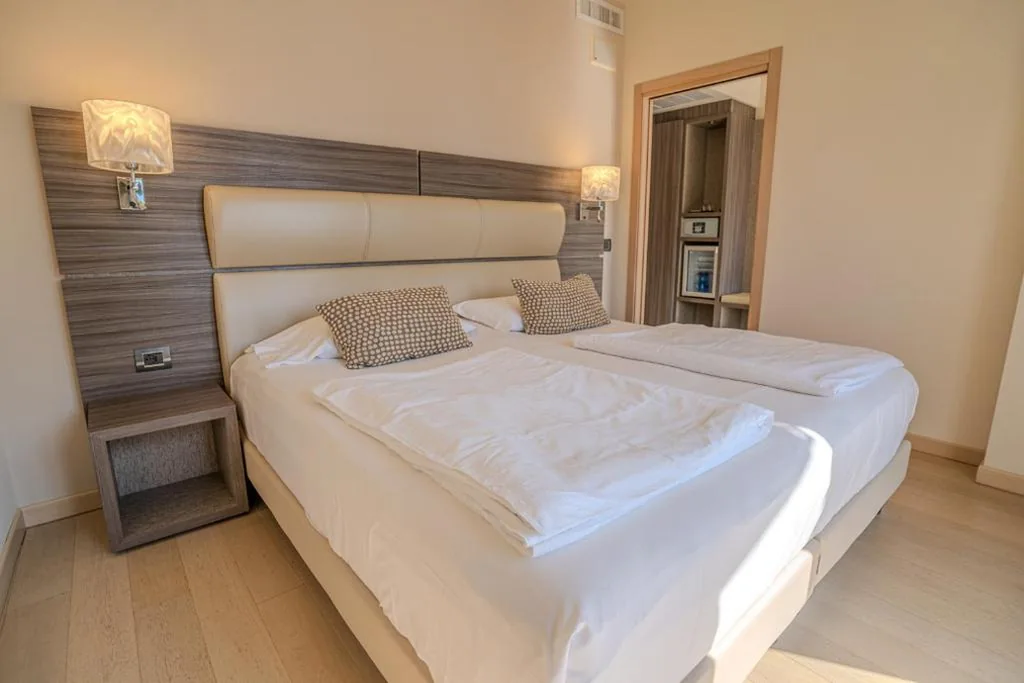 Junior Suite with Lake View — Hotel Galvani