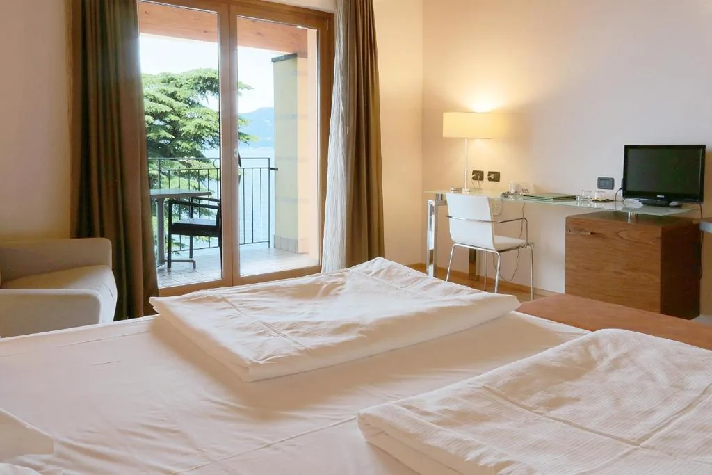 Junior Suite with Lake View — Hotel Lido
