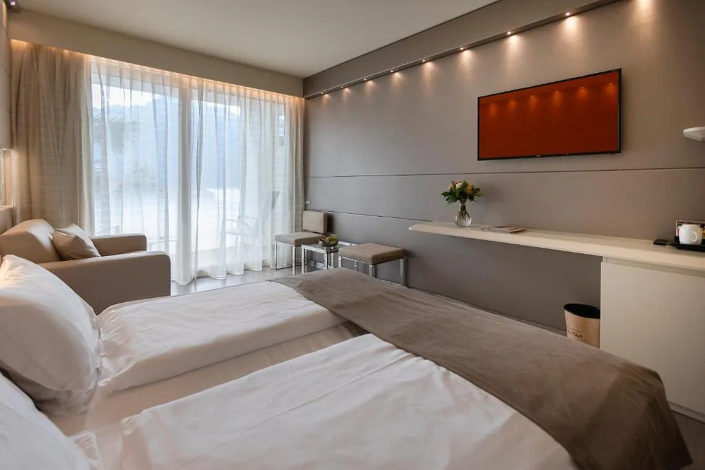 Junior Suite con Vista Lago — Park Hotel Imperial