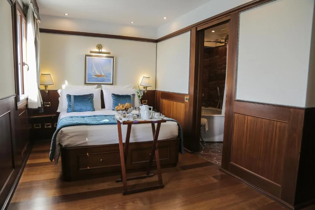 Junior Suite con Vista Laguna — Hotel Bucintoro