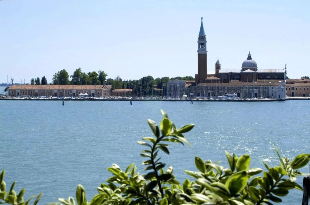 Junior Suite con Vista Laguna — Hotel Metropole Venezia