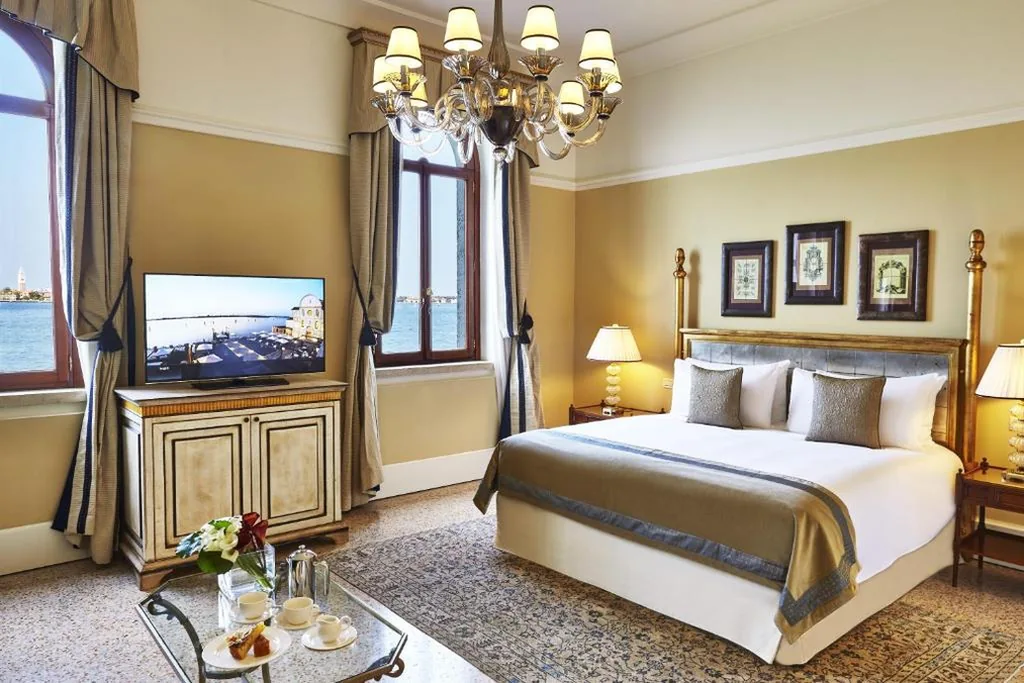Junior Suite with Lagoon View — San Clemente Palace Venice