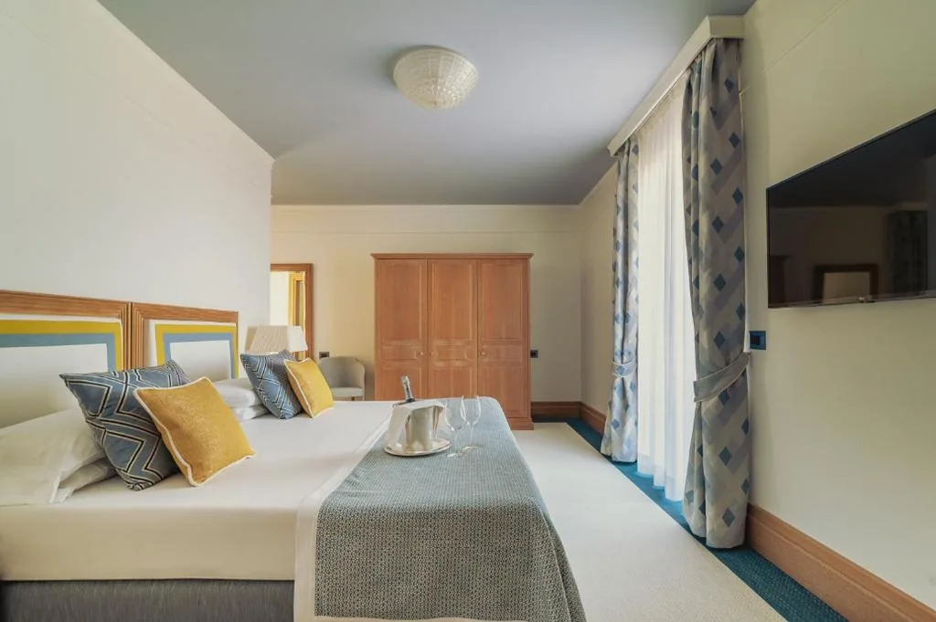 Junior Suite with Sea View — Casa Bianca Al Mare