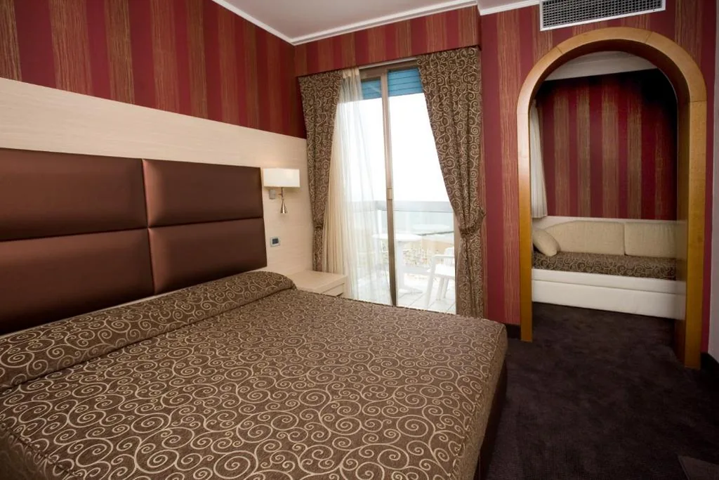 Junior Suite con Vista Mare Parziale (2 Adulti) — Hotel Rivamare