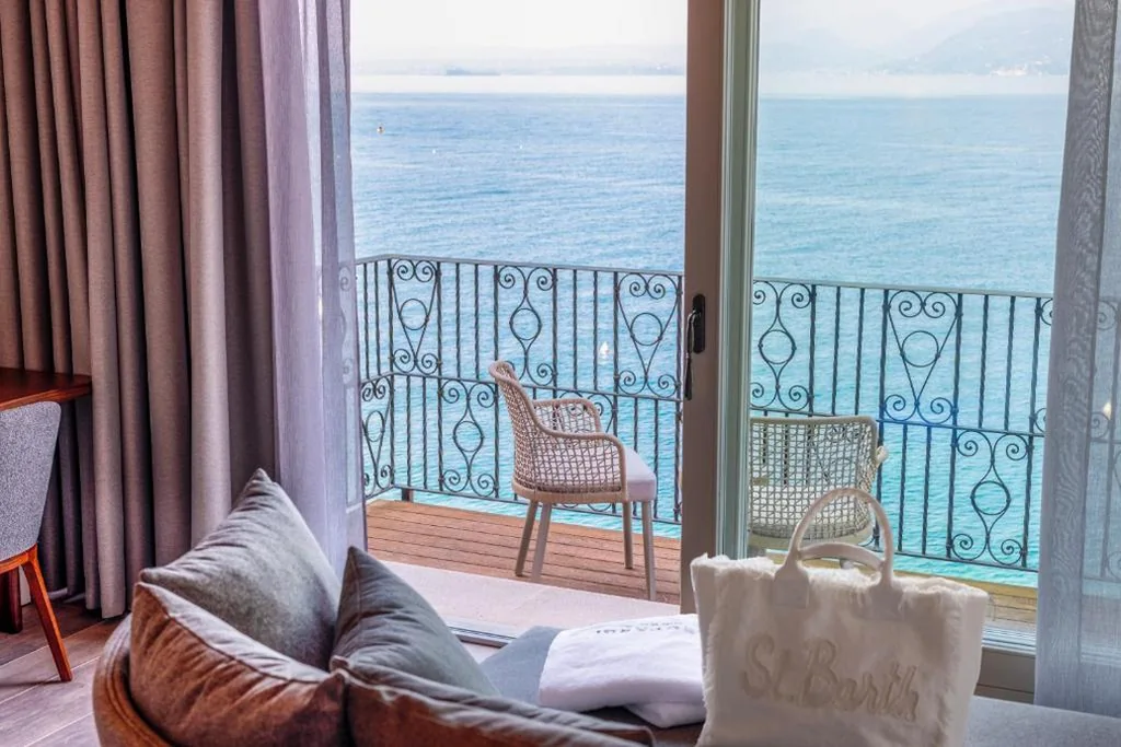 Deluxe Junior Suite with Terrace and Lake View — Hotel Villa Leopardi 4S – Adults only