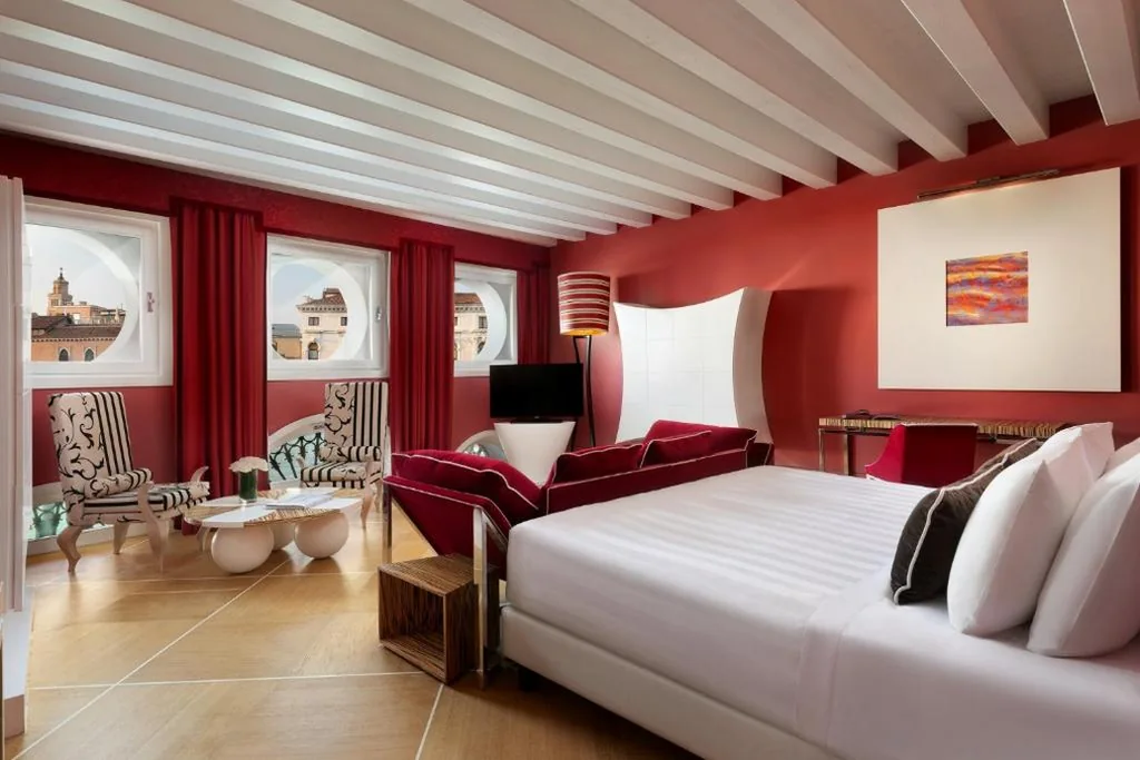Deluxe Junior Suite with Grand Canal View — Sina Centurion Palace