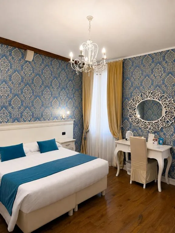 Junior Suite Deluxe con Vista Canale — Charming Palace Santa Fosca