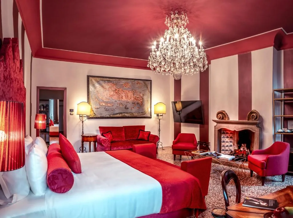 Deluxe Junior Suite with Canal View — Excess Venice Boutique Hotel & Private Spa – Adults Only