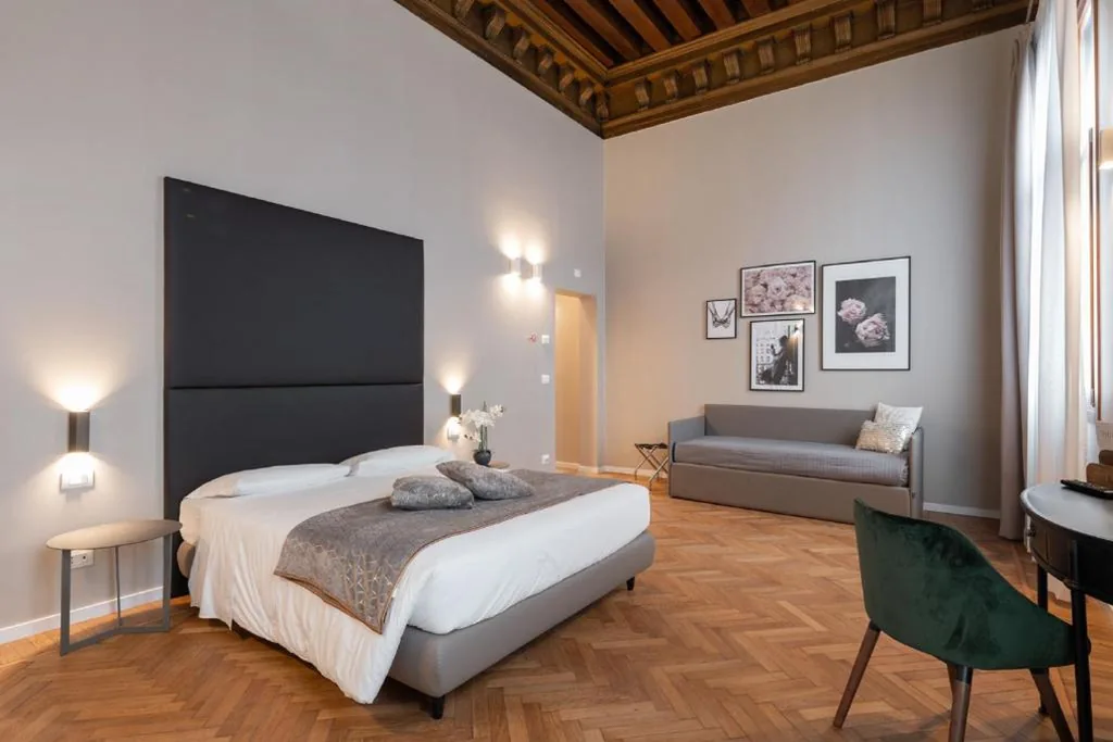 Junior Suite Deluxe con Vista Canale — Hotel Palazzo Martinelli Dolfin
