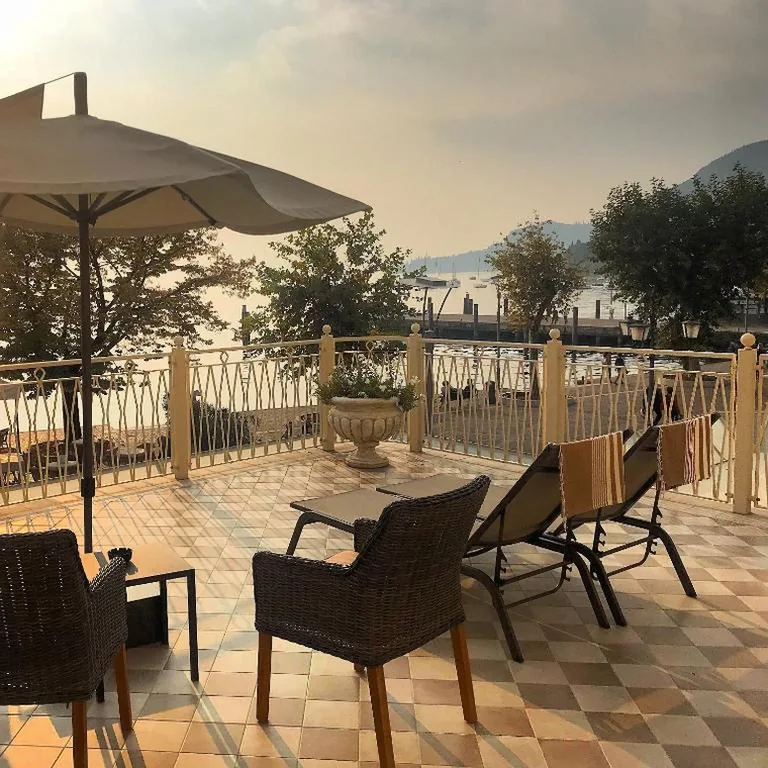 Junior Suite Deluxe con Vista Lago e Terrazza — La Vittoria Boutique Hotel
