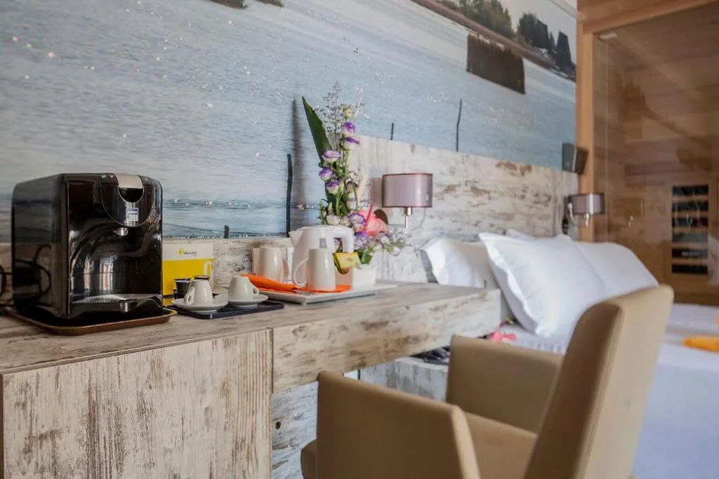 Junior Suite Deluxe — Hotel Ambassador